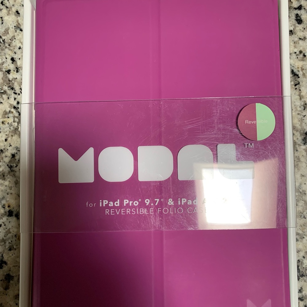 Reversible Tablet Cover. Magnetic Closure